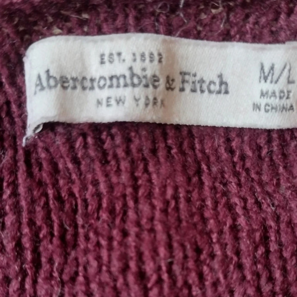 ABERCROMBIE & FITCH long sleeve knitted sweater 7” slits up both sides. 25% wool - Picture 3 of 3